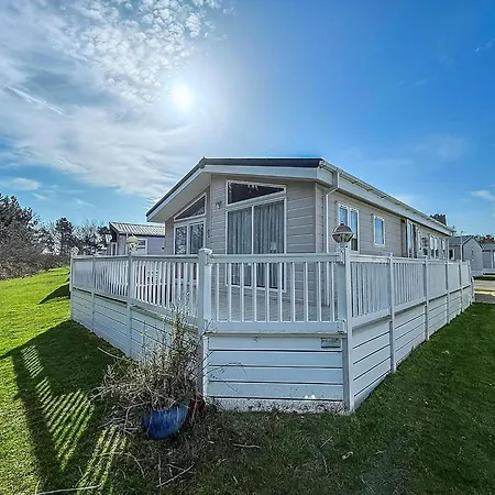 Luxury 6 Berth Lodge With Wifi At Broadland Sands In Suffolk Ref 20011Cv Hopton on Sea Exterior photo