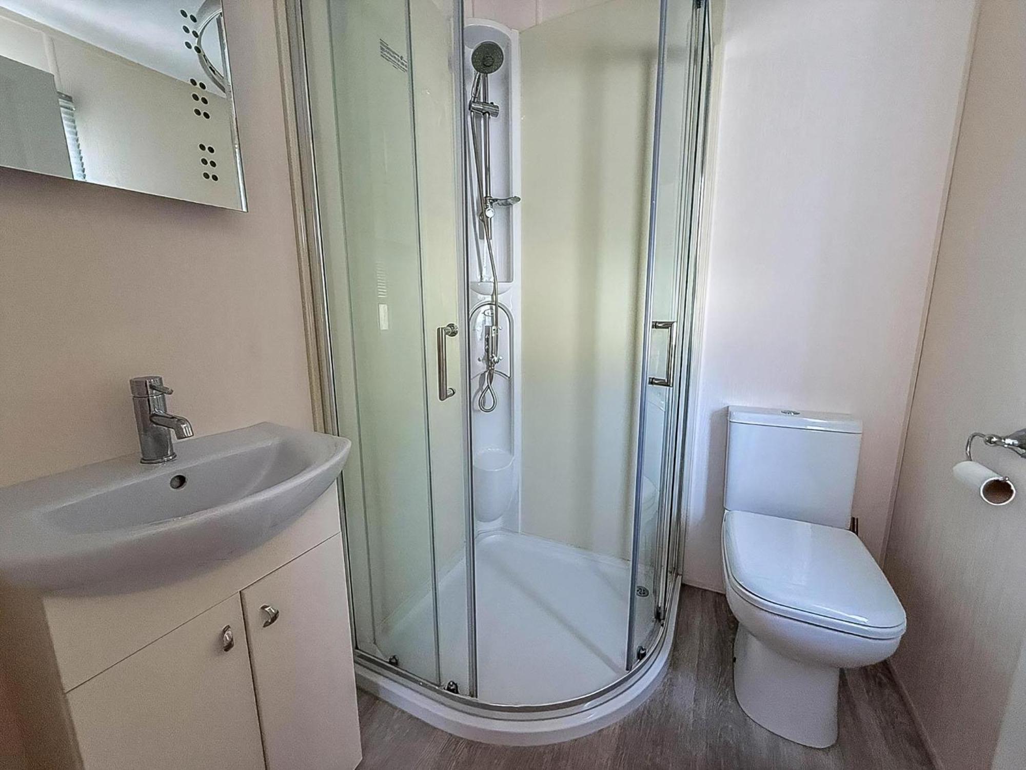 Luxury 6 Berth With Wifi At Broadland Sands In Suffolk Ref 20011cv