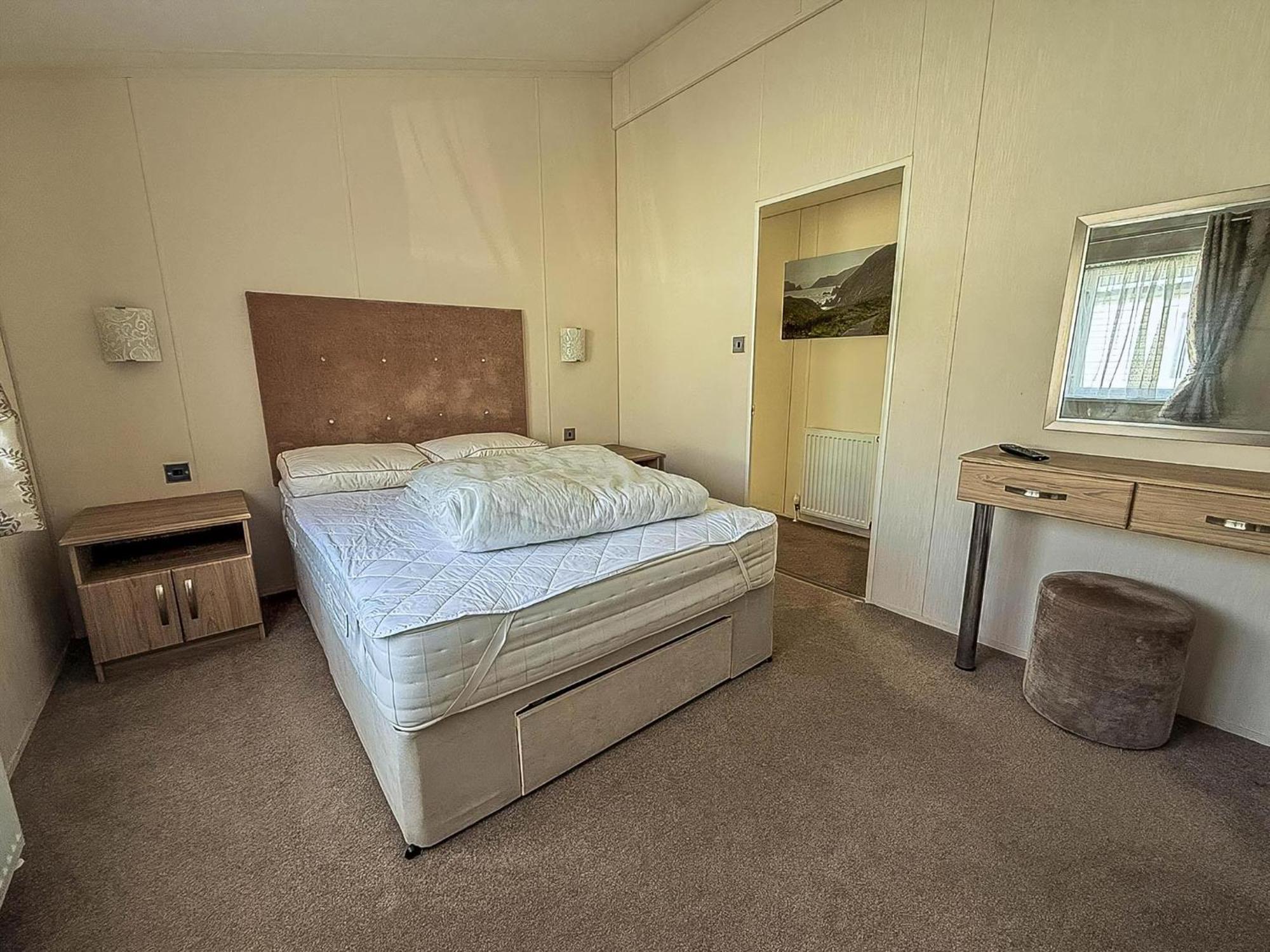 Деревянный коттедж Luxury 6 Berth With Wifi At Broadland Sands In Suffolk Ref 20011cv