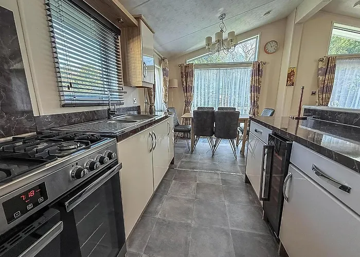 Luxury 6 Berth Lodge With Wifi At Broadland Sands In Suffolk Ref 20011Cv