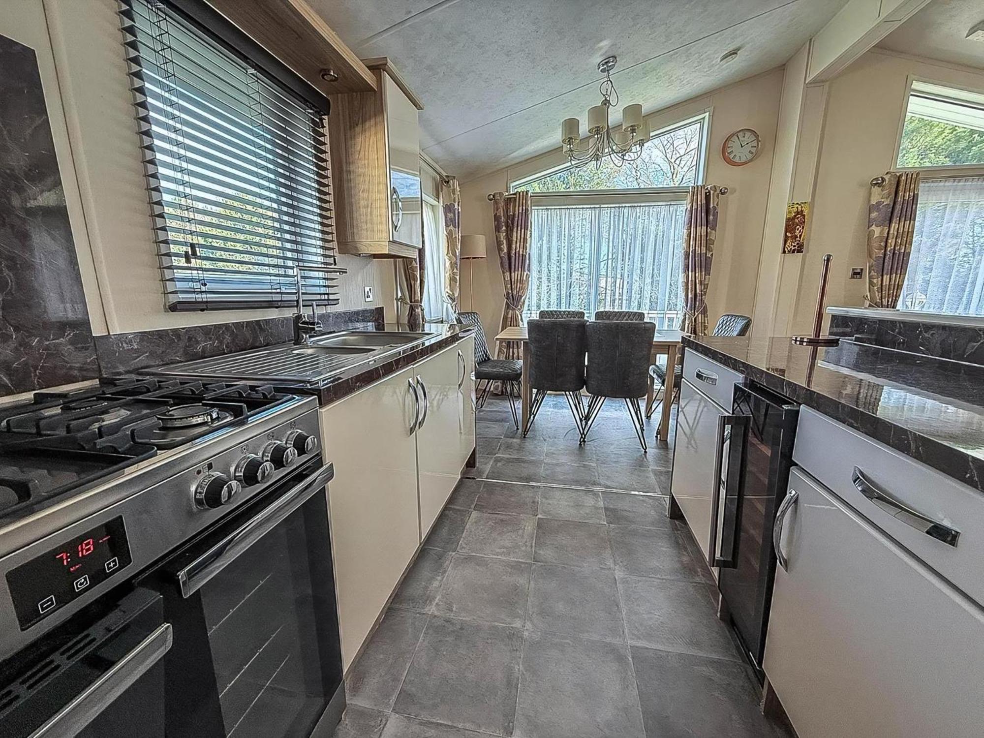 Luxury 6 Berth With Wifi At Broadland Sands In Suffolk Ref 20011cv *