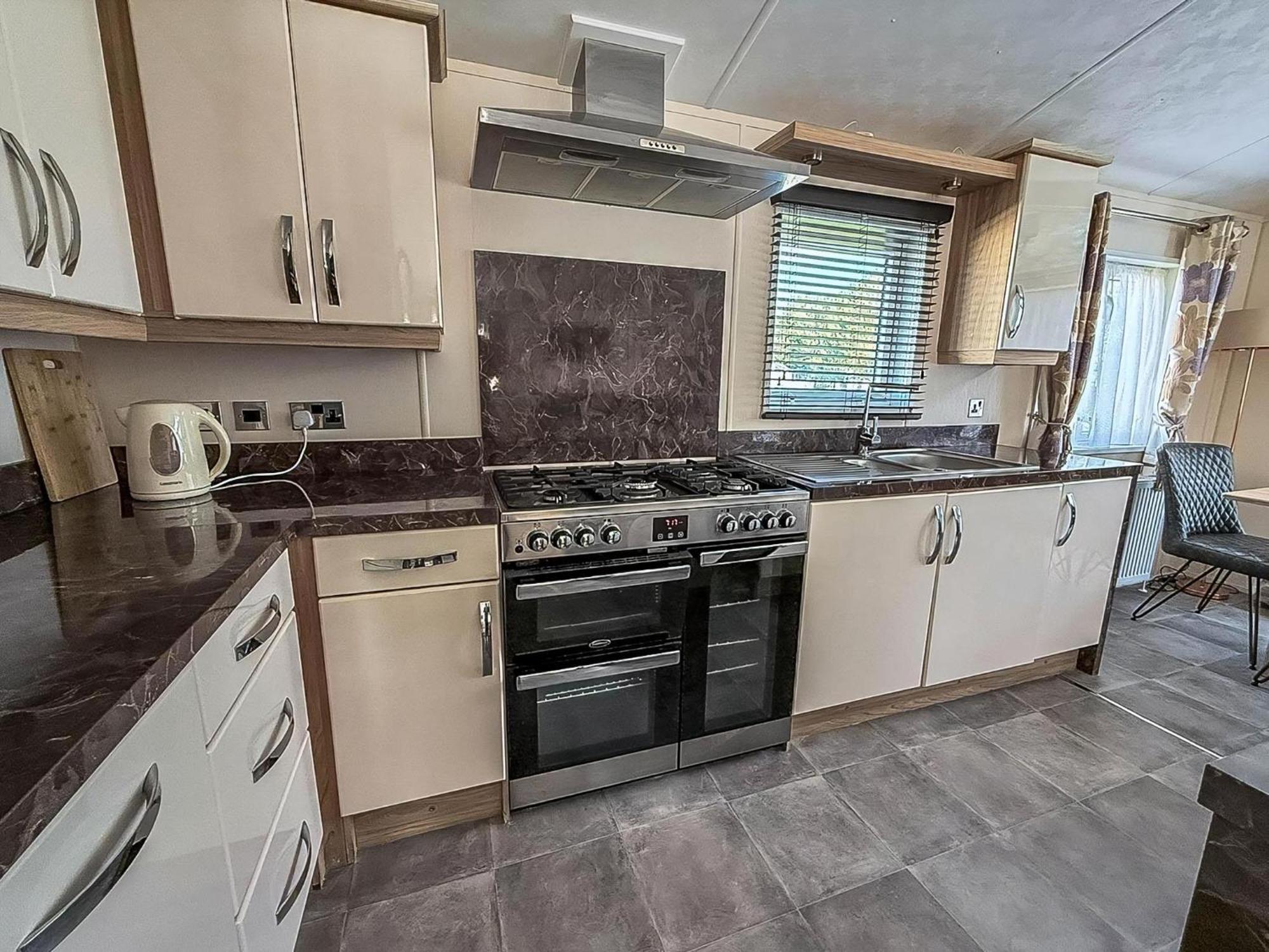 Luxury 6 Berth With Wifi At Broadland Sands In Suffolk Ref 20011cv Lodge Hopton on Sea