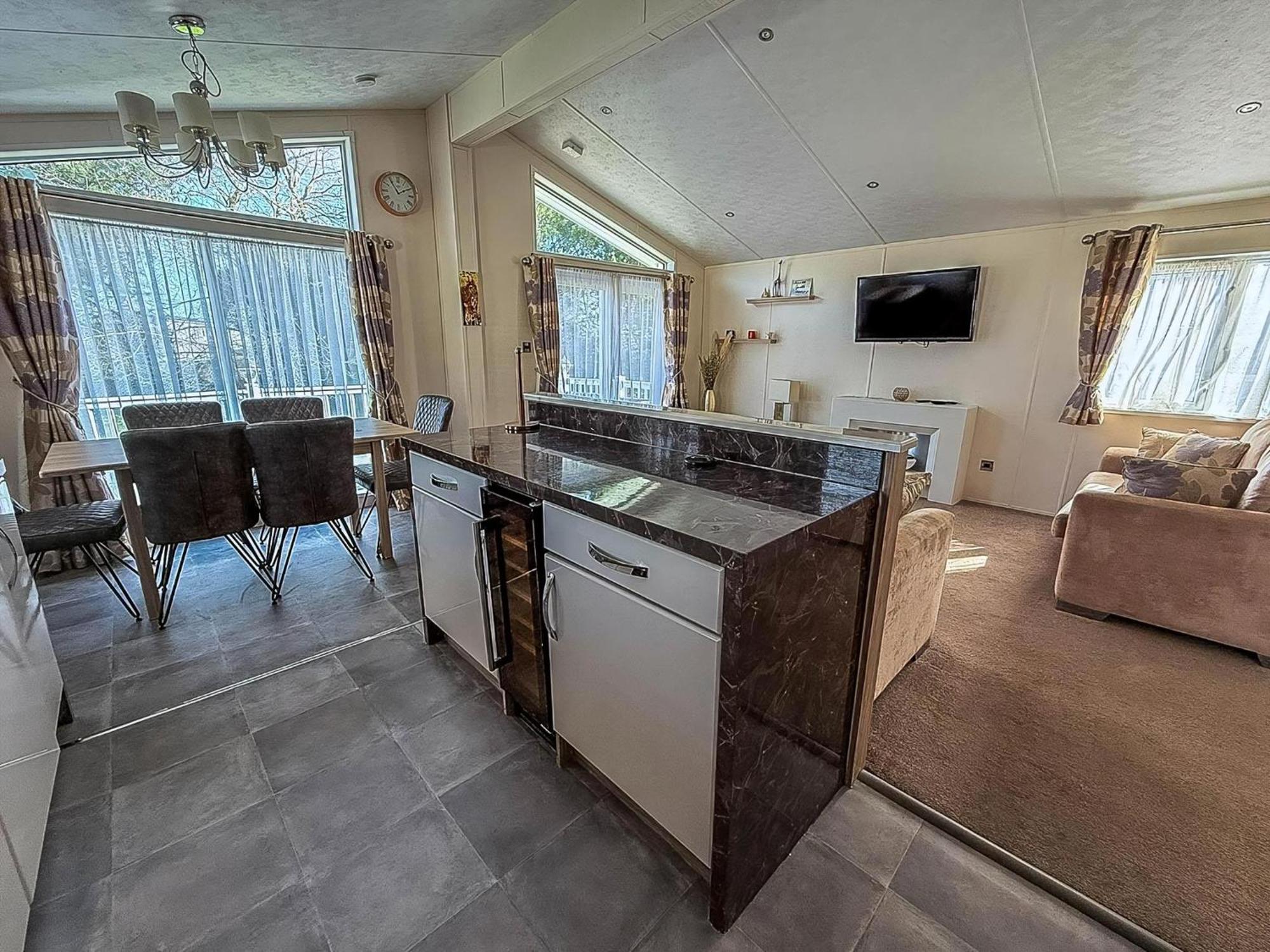 Luxury 6 Berth With Wifi At Broadland Sands In Suffolk Ref 20011cv * Hopton on Sea